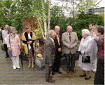 Her Majesty the Queen drops by on the Hillier exhibit