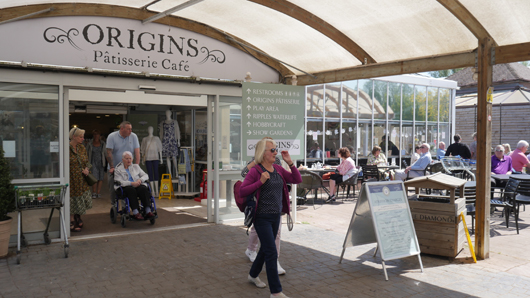 Blue Diamond Bridgmere Garden Opening GTN090525 166.jpg